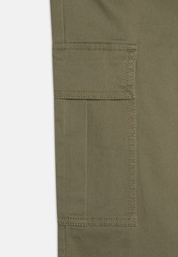 Name it NKMRYAN STRAIGHT PANTS - Cargo hlače - deep lichen green