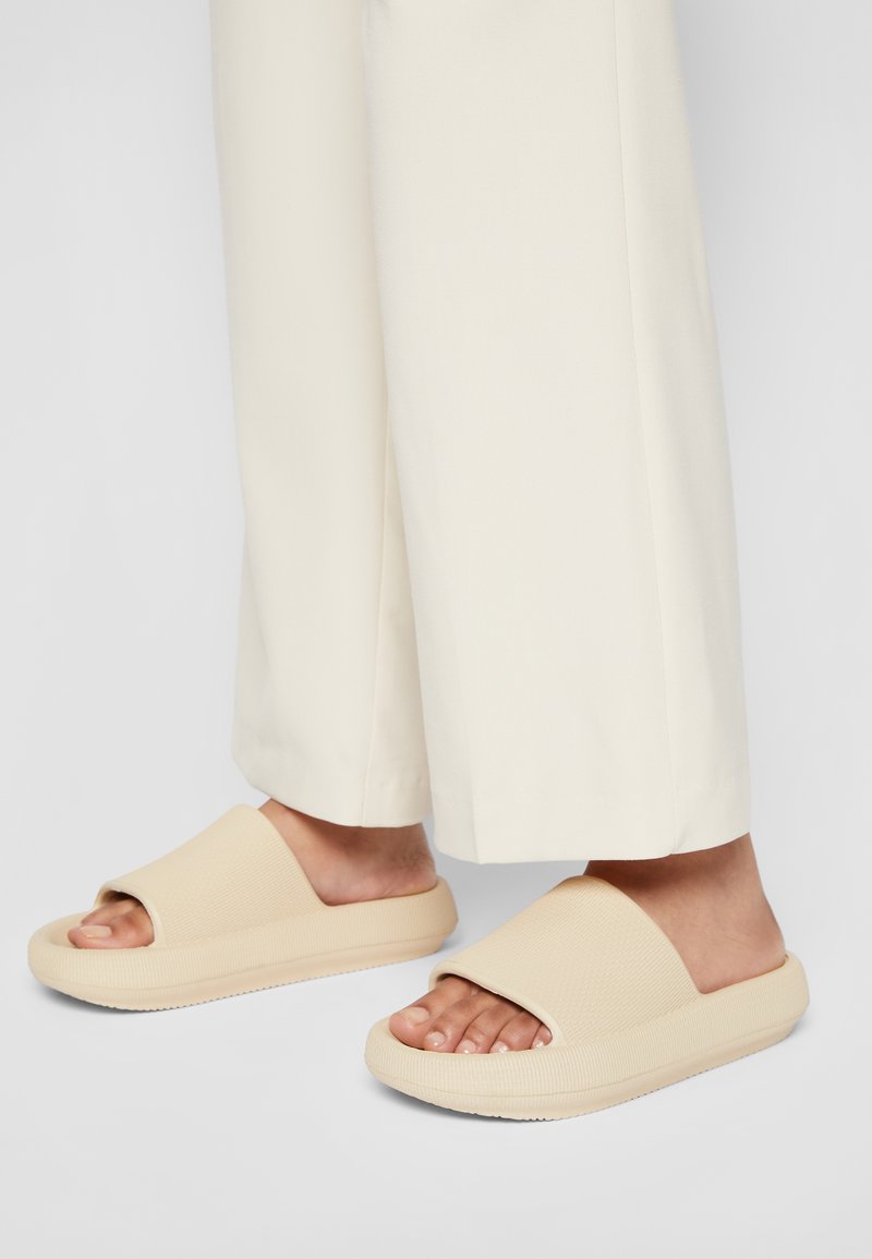 Steve Madden SCUBA Baseina iešļūcenes nude/bēšs Zalando.lv