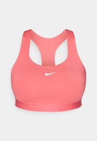 Αθλητικό σουτιέν σε ζωντανό κοραλί, κατασκευασμένο από απαλό ύφασμα. Διαθέτει σχέδιο με racerback, μικρές οπές για καλύτερο αερισμό και λευκό λογότυπο στο μπροστινό μέρος.