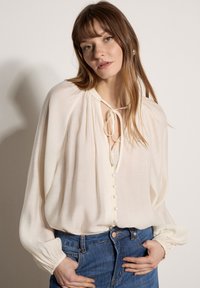 Sélectionné, white