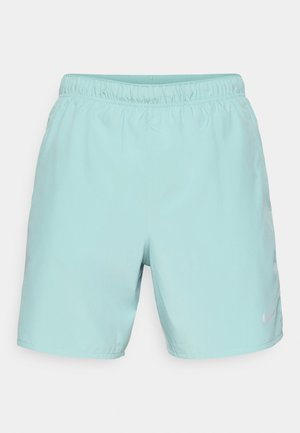 Pantalones cortos deportivos de color azul claro, hechos de una tela suave y ligera. Cuentan con una cinturilla elástica y un pequeño logo blanco de Nike a un lado.