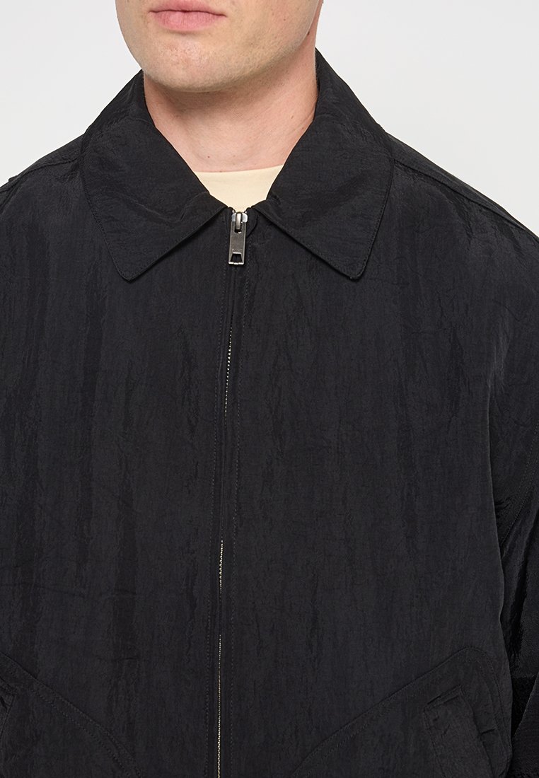 Leichte Jacke