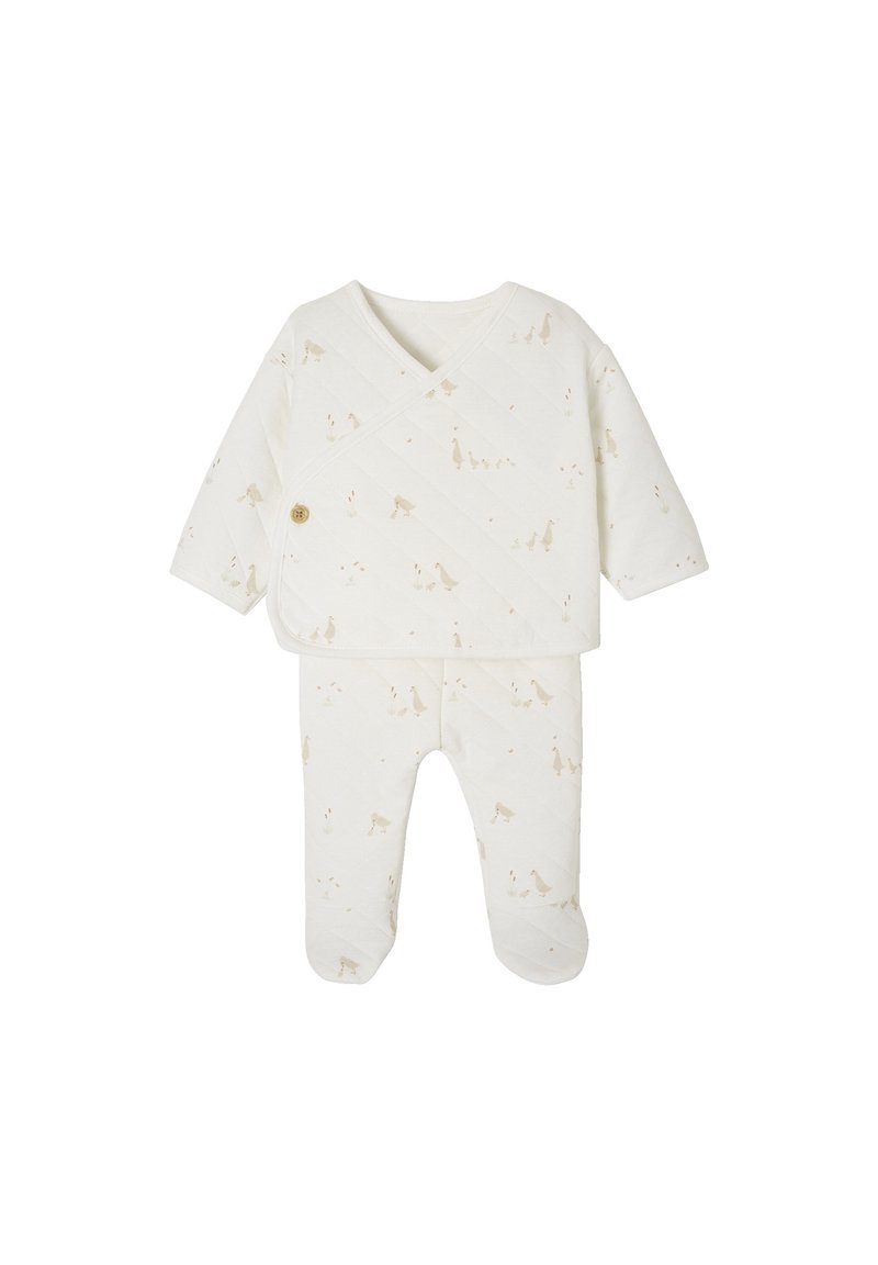 Ensemble kimono pour bébé de couleur crème avec pantalon à pieds, petit motif d'animaux, et fermeture latérale par bouton en bois sur le haut.