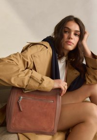 Next POCKET MESSENGER - REGULAR FIT - Rankinė per petį - pink
