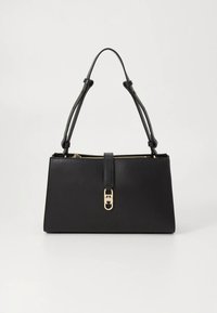 Bolso rectangular de cuero negro con doble asa para el hombro y cierre de tono dorado sobre un fondo blanco liso.