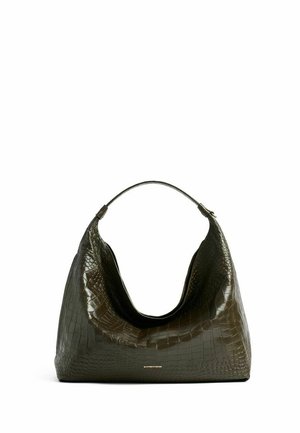 Grande borsa hobo verde scuro con texture coccodrillo e una singola tracolla, posata su uno sfondo bianco.
