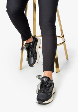 Floris van Bommel, - Sneakersy niskie