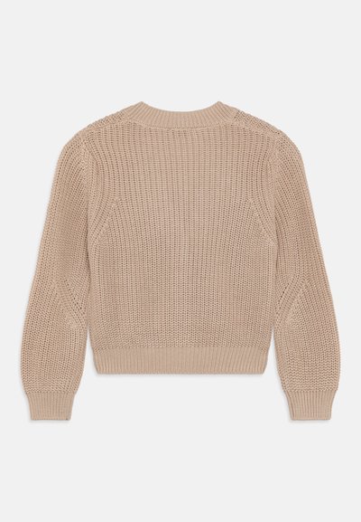 Hladký pletený sveter v béžovej farbe, s ribovaným golierom a manžetami, s textúrovaným vzorom po celom povrchu a skráteným lemom.