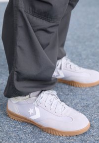 RUN STAR TRAINER - Tenisice - ghost town/white/egret