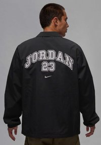 Jordan Let jakke / Sommerjakker - black/white/lt smoke grey