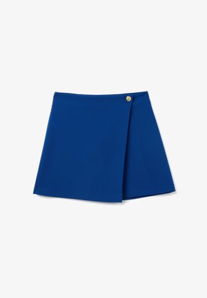 Blauer Minirock mit Wickeldesign, ausgestattet mit einem goldenen Knopf an der Taille. Hergestellt aus glattem Stoff mit einer sauberen Verarbeitung.