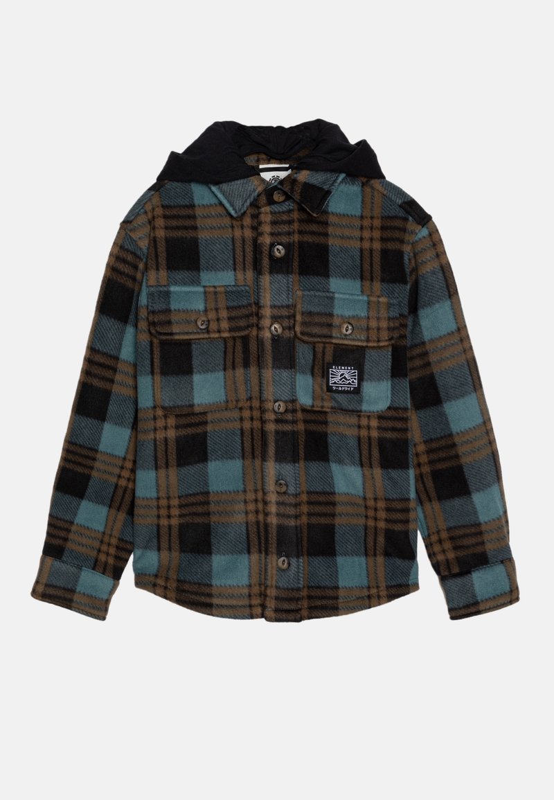 Chemise en flanelle présentant un motif à carreaux noir, marron et turquoise, deux poches poitrine et une capuche noire. Texture douce et fermeture par boutons.