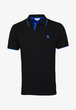 Schwarzes Poloshirt mit blauem Besatz an Kragen und Ärmeln, Zwei-Knopf-Leiste und kleinem, blau besticktem Logo auf der linken Brustseite.