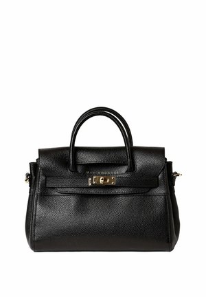 Sac à main en cuir texturé noir avec poignées supérieures, fermeture à clapet dorée et forme rectangulaire structurée.