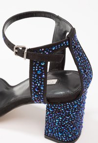 Carvela Sandály na vysokém podpatku - blue