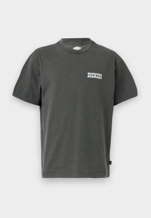 T-shirt gris foncé à manches courtes et col rond avec le logo "DICKIES" imprimé en blanc sur la poitrine gauche.