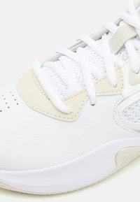 Under Armour LOCKDOWN 6 - Basketbalschoenen - white/silt/metallic gold
