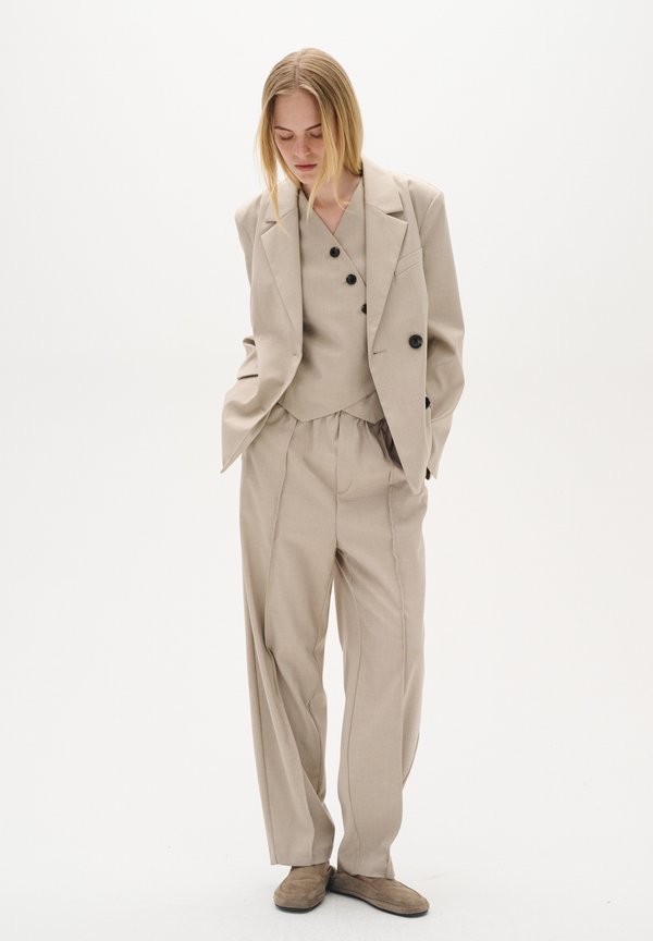 UMALI PULL-ON - Stoffhose - tannin melange