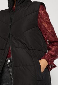 Noisy May Vesta - black