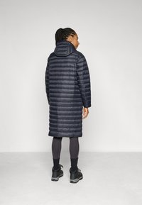 Patagonia RECYCLED SWEATER PARKA - Dūnu mētelis - black