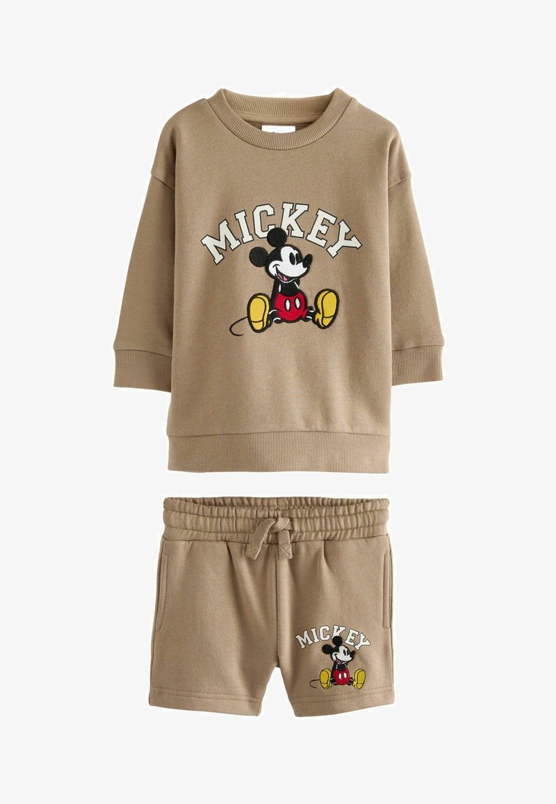 Beige huvtröja och shorts-set med Mickey Mouse-tema, med broderade mönster och dragsko i midjan på shortsen för justerbar passform.