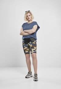 Urban Classics LADIES BASIC SHAPED TEE - Paprasti marškinėliai - vintageblue