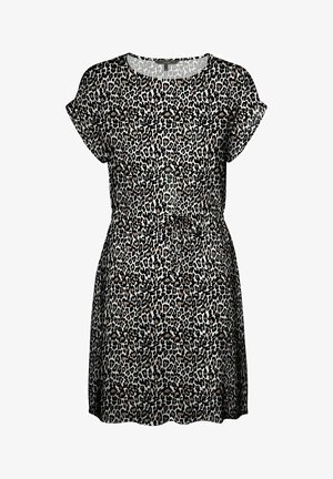 Sukienka w panterkę z krótkimi rękawami, elastyczną talią i luźnym krojem. Materiał jest lekki i prześwitujący, w odcieniach czerni, brązu i beżu.