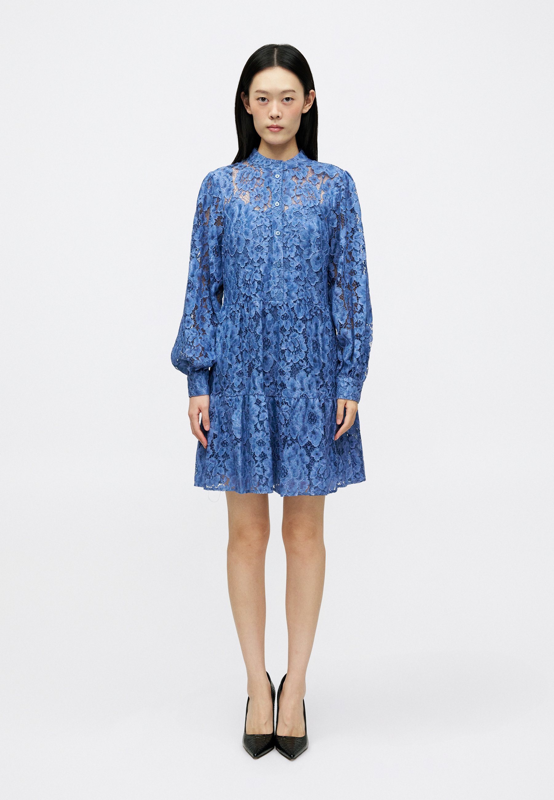 sachin and babi light blue dress Duchess Kate: Gold Sleeveless Sequin Gown by Jenny Packham main image 1