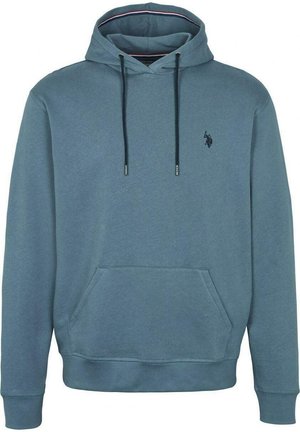 Blauer Kapuzenpullover mit langen Ärmeln, Kängurutasche, schwarzen Kordeln und kleinem schwarzem Sticklogo auf der linken Brust.