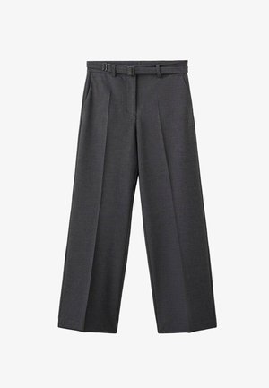 Ciemnoszare szerokie spodnie z plisami i paskiem z tego samego materiału, prezentowane na białym tle.