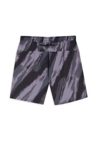 Pantalones cortos de baño con patrón de cuadrícula en púrpura y negro, con cinturilla elástica y bolsillo trasero; hechos de tela ligera y de secado rápido.