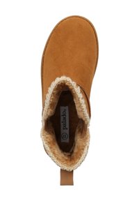 Bottine en daim marron avec doublure en fausse fourrure et une languette en boucle. Semelle plate, bout arrondi et coutures beiges le long du haut.