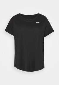 Camiseta negra de manga corta hecha de un tejido suave. Presenta un cuello redondo y un logo blanco de Nike en la parte superior izquierda del pecho.