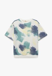 Kortærmet T-shirt med rund hals i let stof, prydet med et akvarelmønster i teal, marineblå og lys gul.