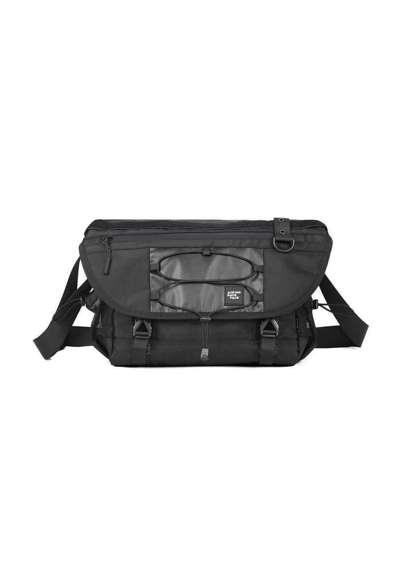 Borsa a tracolla nera realizzata in nylon resistente, con chiusura a patta, tracolla regolabile e tasca esterna in rete con cordoncino.