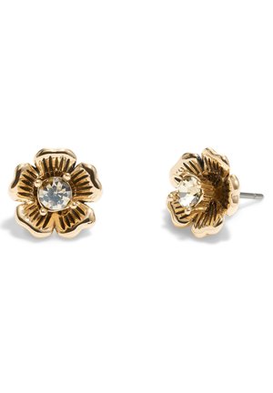 Złote kolczyki w kształcie kwiatów z centralnym, przezroczystym kamieniem szlachetnym, szczegółowymi płatkami, z jednym kolczykiem widzianym z przodu, a drugim z boku.