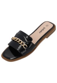 Zwarte gepatineerde instapsandalen met een kettingaccent, platte zool en open teenontwerp. Getextureerde bovenkant met een gladde afwerking. Merkenlogo zichtbaar.