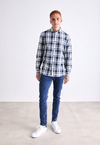 Tommy Jeans AUSTIN SLIM BRANDED - Slim fit -farkut - denim dark