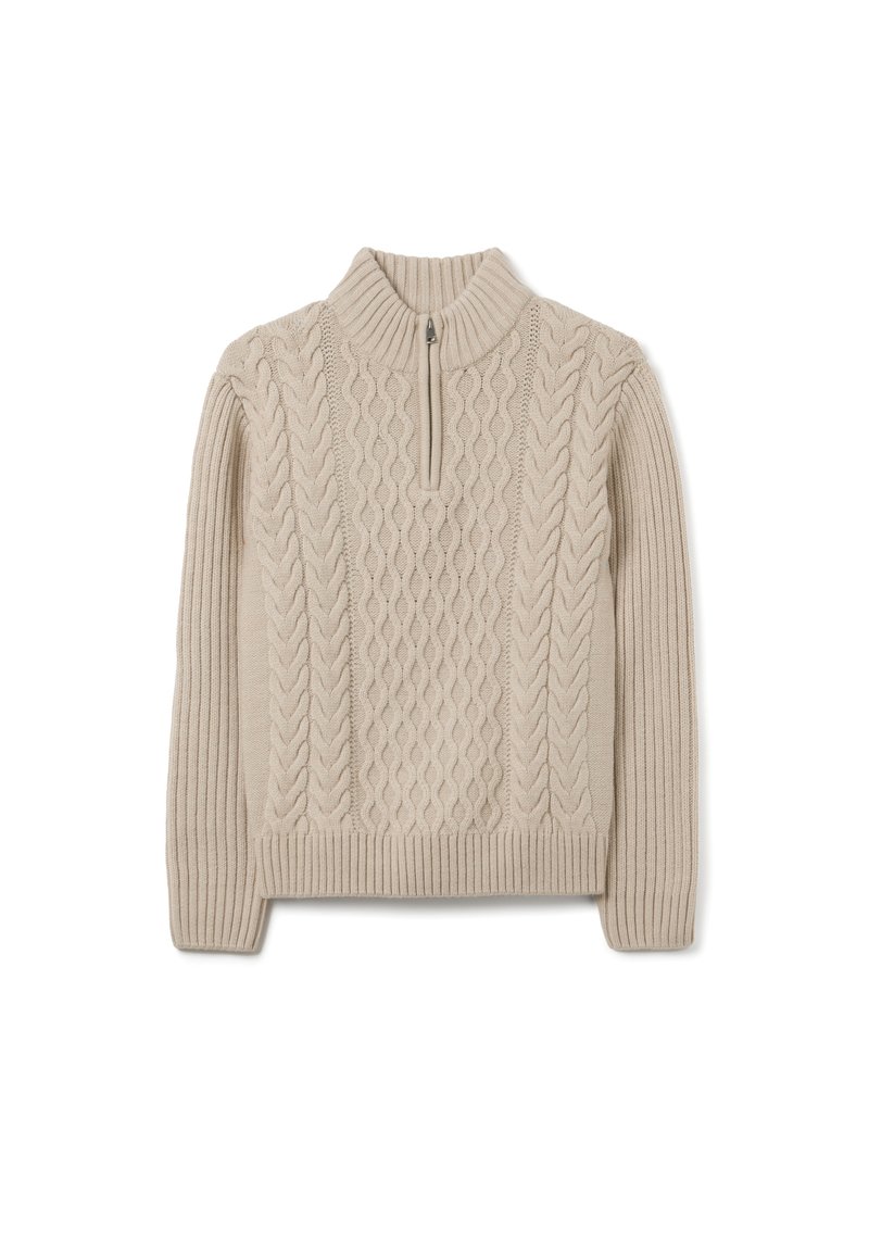 Maglione lavorato a maglia beige con colletto alto e zip a quarto. Presenta motivi a treccia testurizzati sul davanti e bordo e polsini a costine.