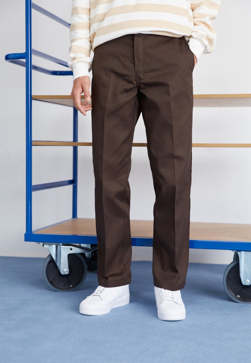 Dickies - WORK PANT - Housut - dark brown, Suurenna