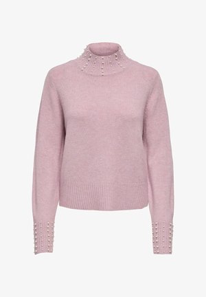 Heled roosa kudumipusa, millel on kõrge krae, pärlitega kaunistatud kaelus ja varrukad, ning soonikkoes äärised ja varrukate otsad.