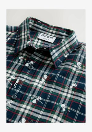 Camicia a quadri verde scuro, blu navy e bianca con piccoli personaggi Snoopy e Woodstock che indossano cappelli invernali stampati sul tessuto.