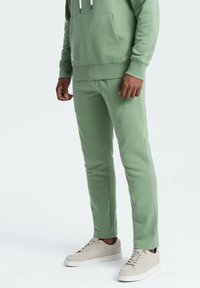 Ombre KANGAROO SET - Chándal - green