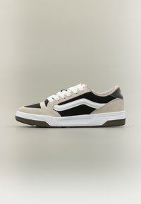 Ei valittu, nineties white/black