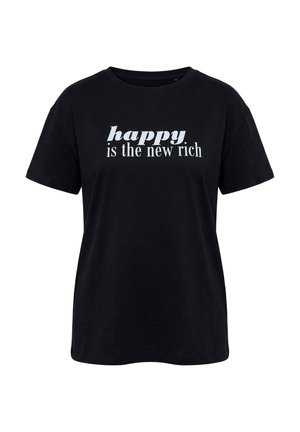 T-shirt noir à manches courtes avec texte blanc "happy is the new rich" centré sur le devant.