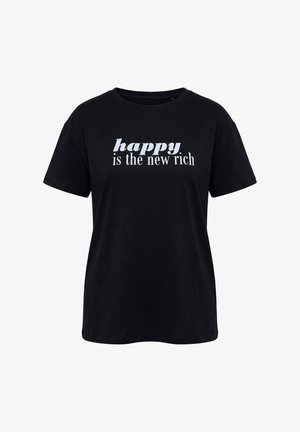 T-shirt noir à manches courtes avec texte blanc "happy is the new rich" centré sur le devant.