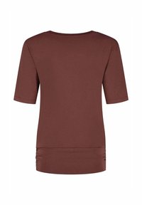 Bruin, kort mouwshirt met een ronde halslijn en geplooide details bij de zoom. Glad, lichtgewicht stof met een getailleerde pasvorm.