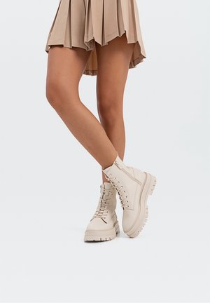 Stradivarius Bottines à plateau - off-white