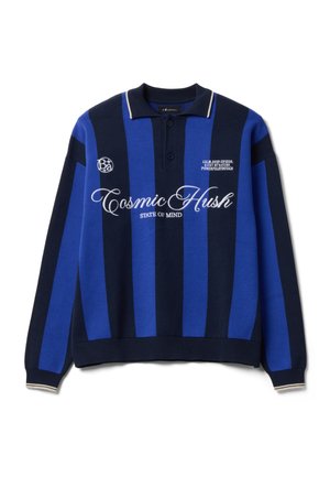 Polo a maniche lunghe con righe verticali blu e navy e testo bianco "Cosmic Hush State of Mind" sul davanti.