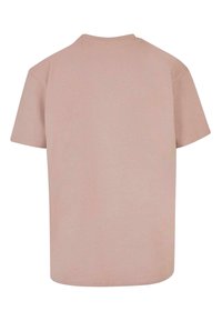 Kortærmet t-shirt i blød rosa farve; rund halsudskæring, afslappet pasform, glat tekstur, ensfarvet design, ingen synlige logoer eller detaljer.